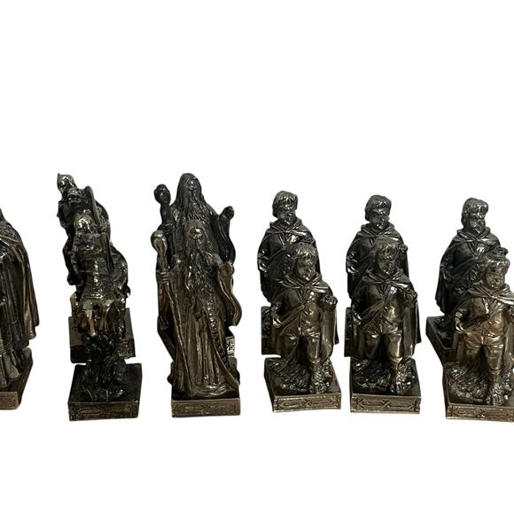 Design Toscano Mystical Legends Chess Set Silver Copper - Picture 3 of 16